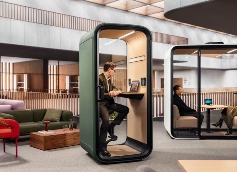 Тренды офисной мебели 2025: Умные и экологичные решения для повышения продуктивности